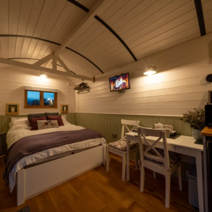Overwater Luxury Glamping Hodnet Interior 1