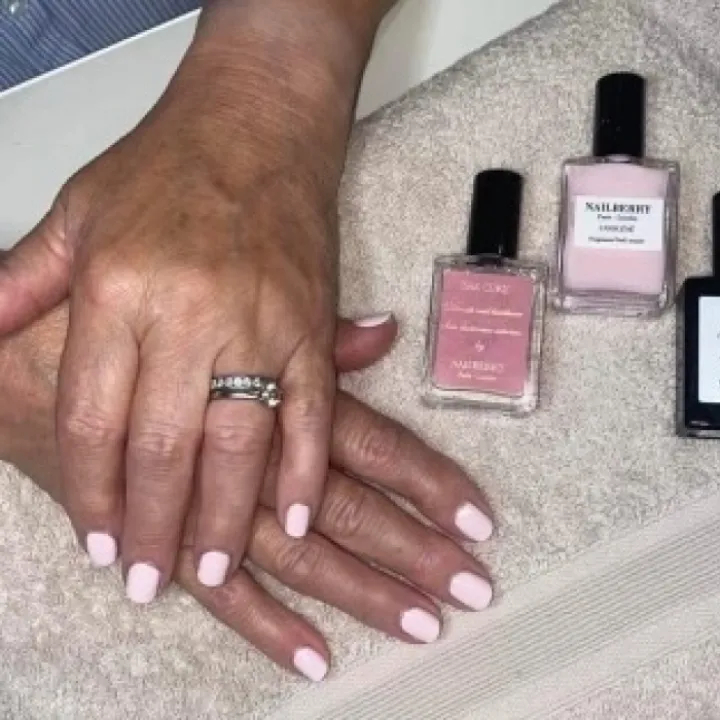 White Nails &ndash; Ellie Stark