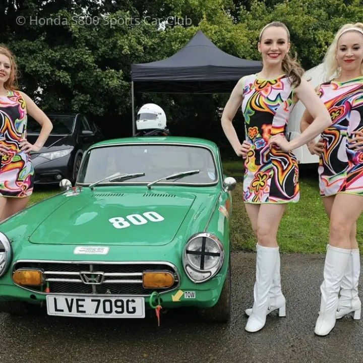 Flaming Feathers and S800 at Castle Combe 2