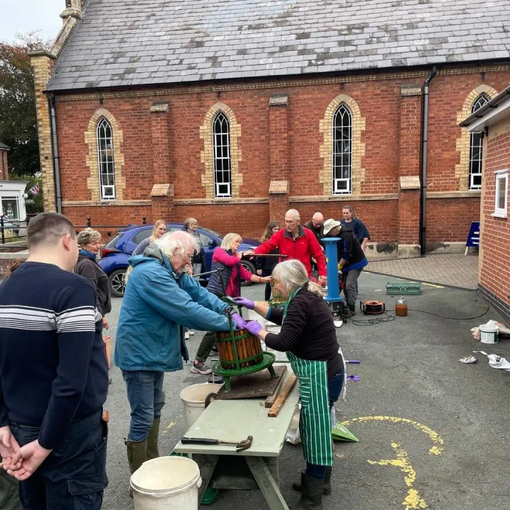 Apple Pressing 2025 1