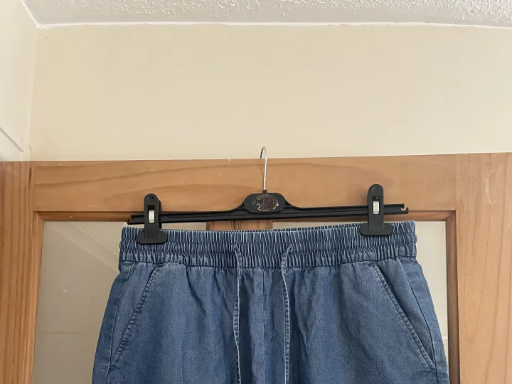 Items for sale
– Lady's shorts 6