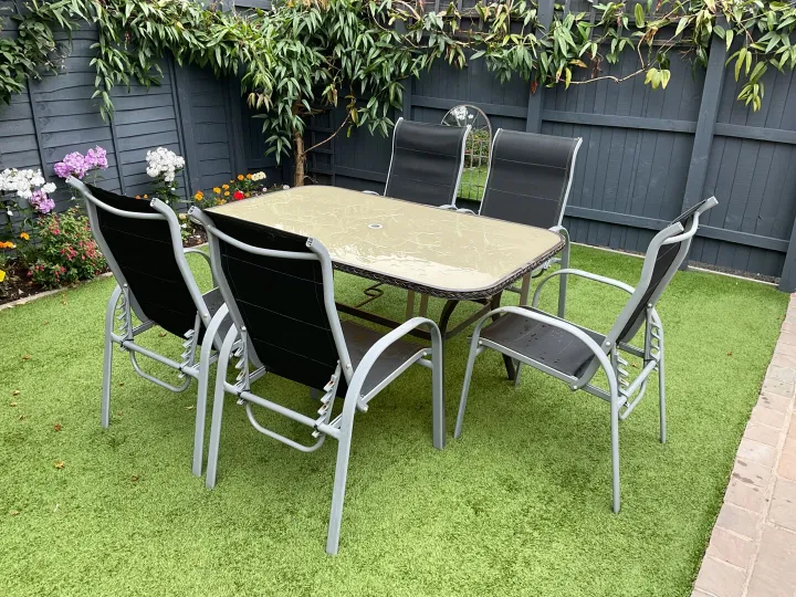Items for sale
– Outdoor table and 5 chairs £50