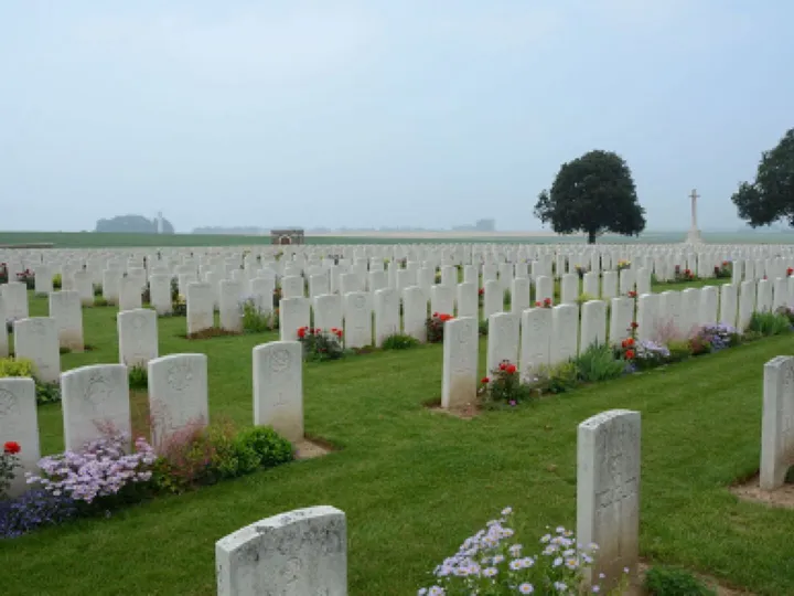 Rocquigny-Equancourt Road British Cemetery, Mananc