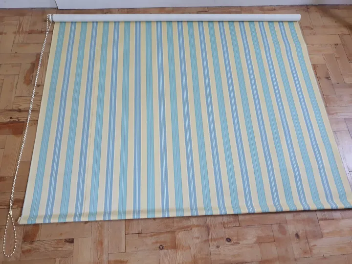 Items for sale
– Large roller blind £10