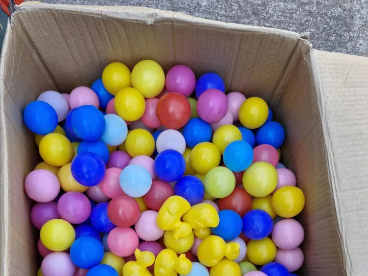 Items for sale
– Ball pit balls and ducks £7