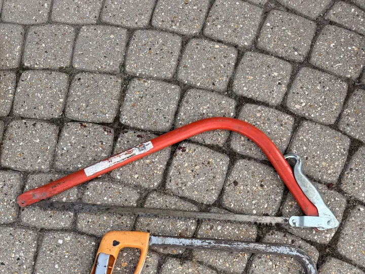 Items for sale
– Bow saw snd hacksaw £10