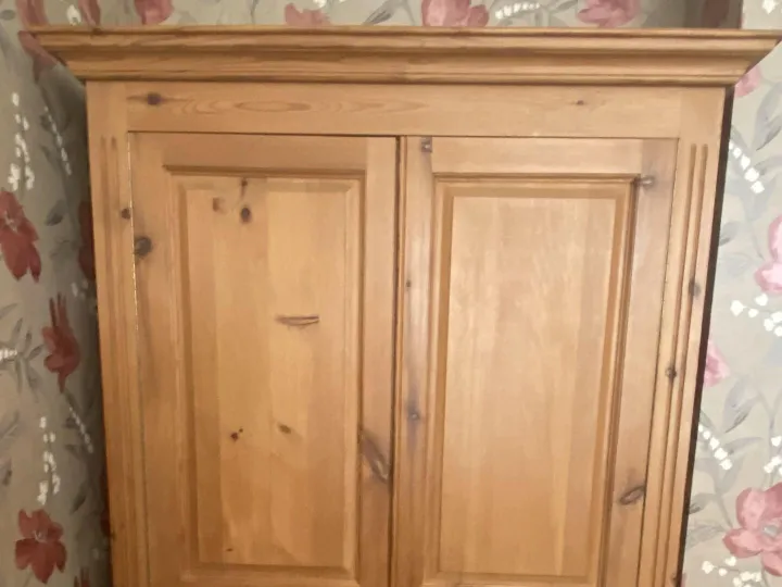 Items for sale
– Double wardrobe £70