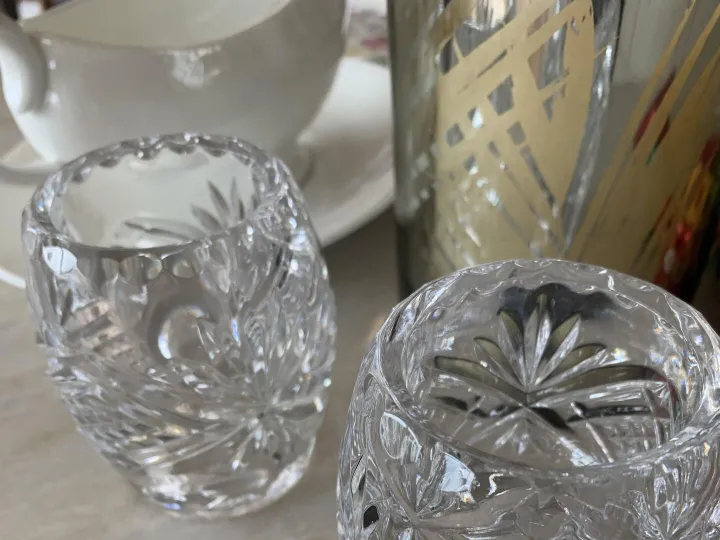 Items for sale
– Cut glass tea light holders £7