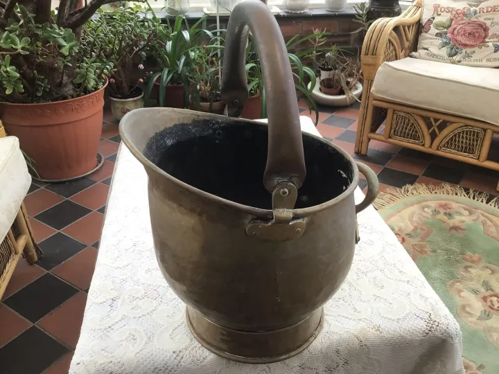 Items for sale
– Solid Brass Coal Bucket £15
