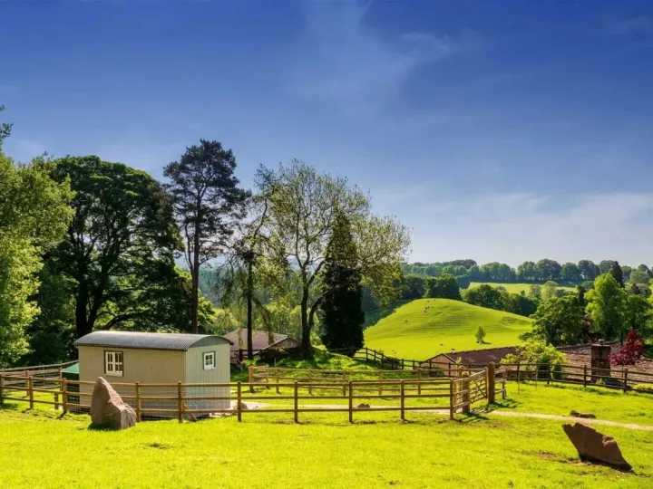 The Shepherd’s Crook hut in the fields at Mellor Knowl Farm