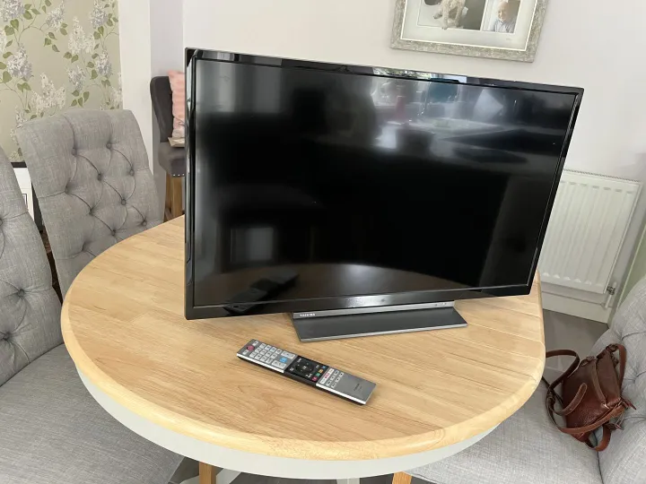 Items free to a good home! &ndash; 32inch Toshiba TV. n/r