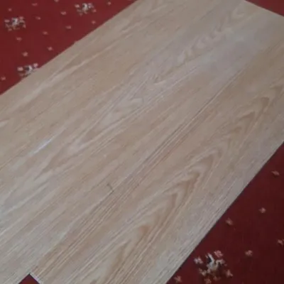 Items for sale
– Wood effect vinyl flooring £15