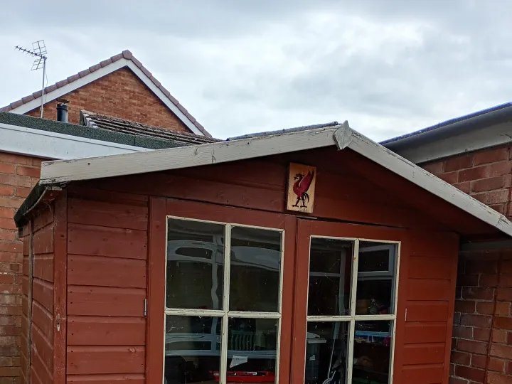 Items for sale
– Garden shed £1.00----- ONE POUND