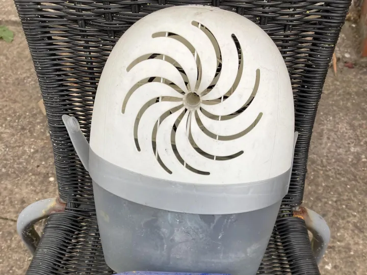 Items free to a good home! &ndash; Small dehumidifier n/r