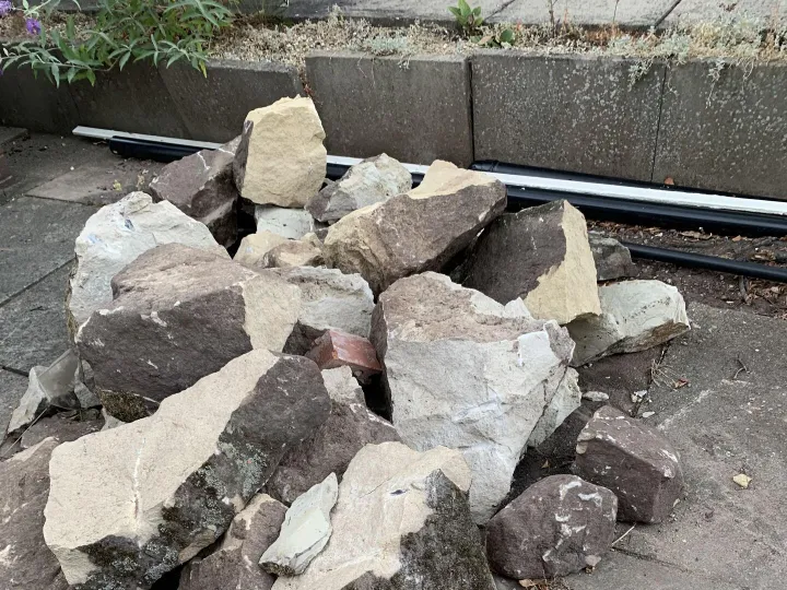 Items free to a good home! – Sandstone rocks n/r
