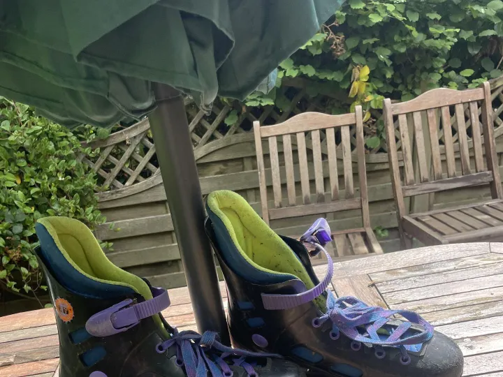 Items for sale
– Roller skates 12