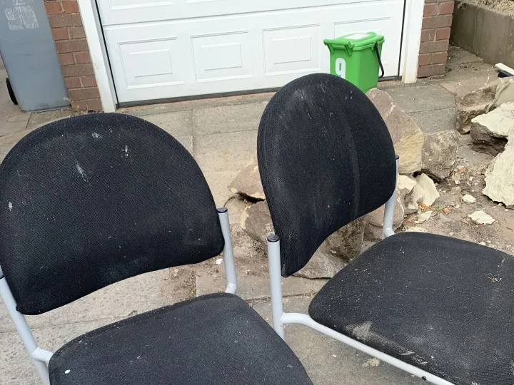 Items free to a good home! – Two chairs n/r