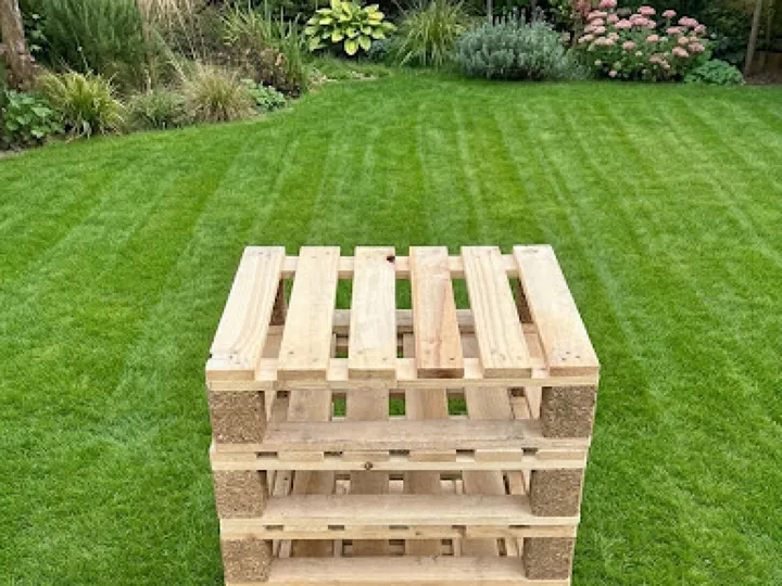 Items for sale
– Brand-new clean small pallets 24" x 20" £30