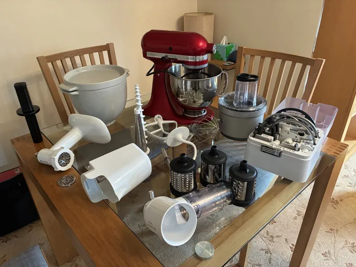 Items for sale
– KITCHENAID ARTISAN FOOD MIXER & ATTACHMENTS £350