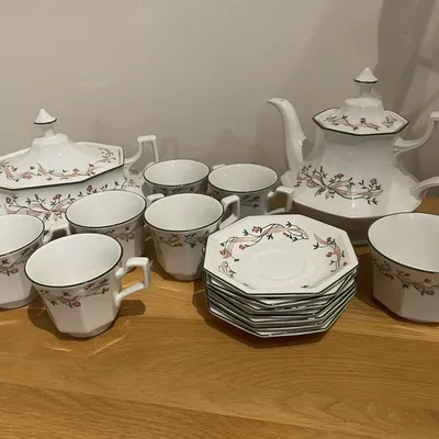 Items for sale
– Eternal beau crockery 18
