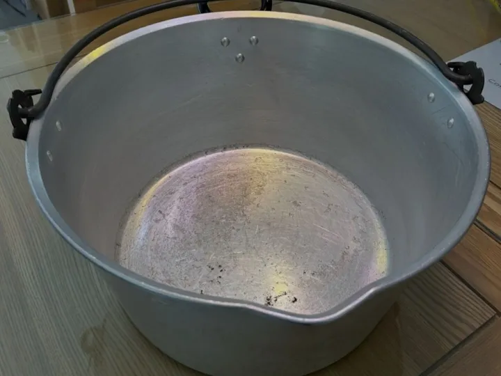 Items for sale &ndash; Maslin Pan: Vintage Aluminium &pound;5 &pound;5
