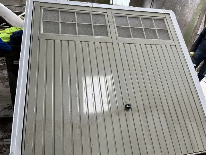 Items free to a good home! – Double garage door n/r