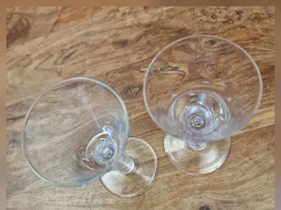 Items for sale
– 2 Boxed unused 'Jacobite' glasses with airtwist stems £20 for the 2