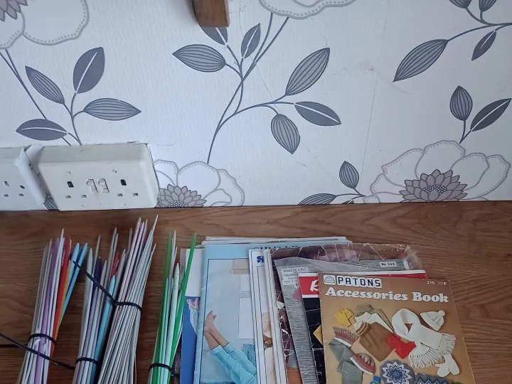 Items free to a good home! &ndash; Knitting needles n/r