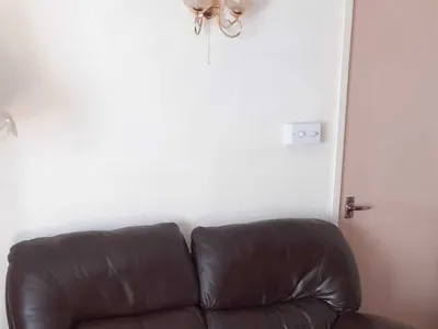 Items free to a good home! &ndash; Sofa n/r