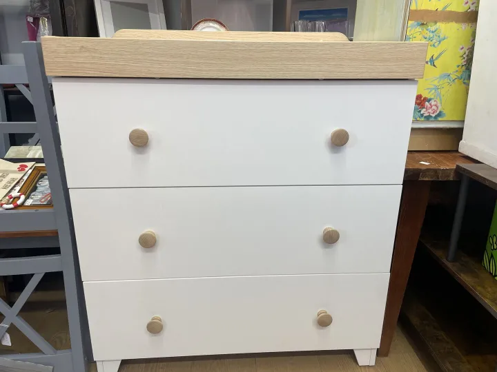 Items for sale &ndash; Chest of drawers with changing table 40