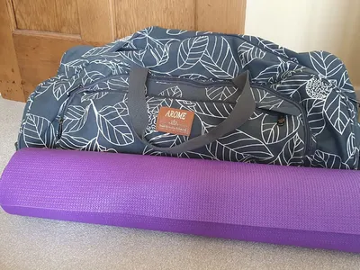 Items for sale
– Yoga bag and mat £15