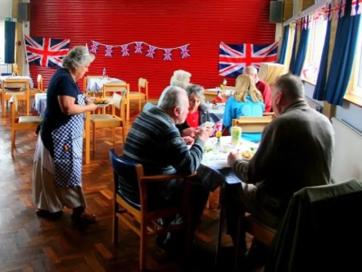 QUEEN BIRTHDAY MEAL  001