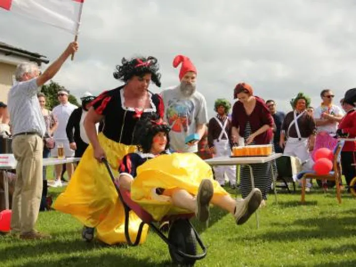 Wheelbarrow Race 19