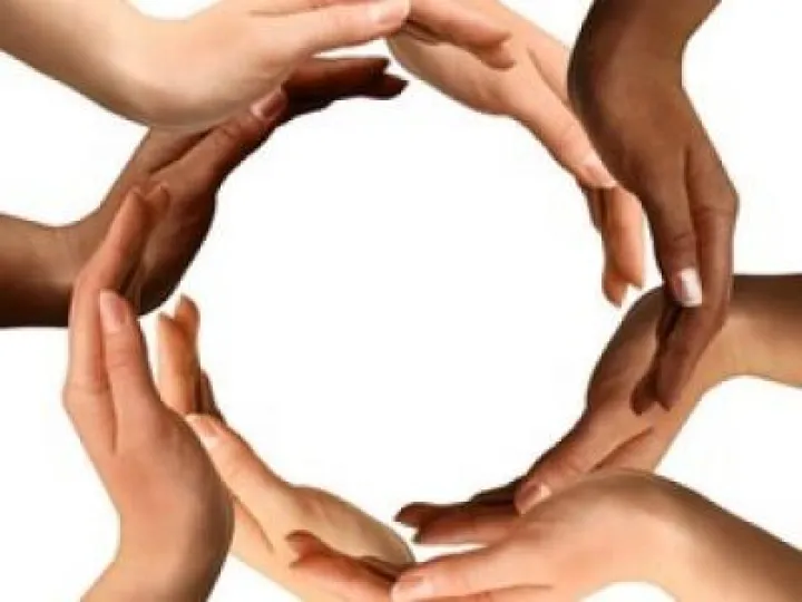 mains_groupe-e1378983045728