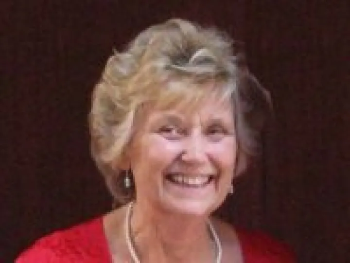 Olive Kuhrt 02
