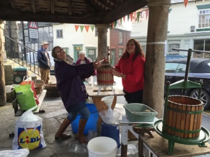 Apple Pressing 2106