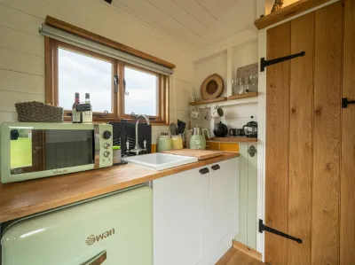 Overwater Luxury Glamping Wellington Interior 8