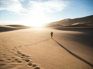 Vintage Adventure &ndash; Footprints