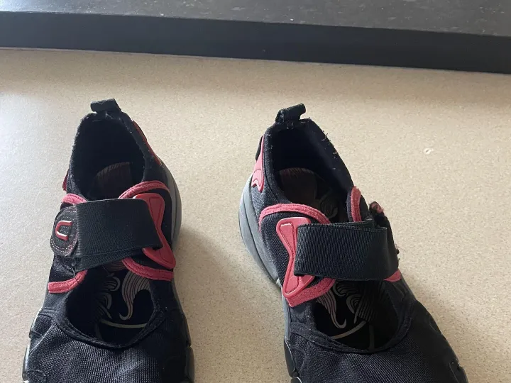 Items for sale &ndash; Lady's walking shoes 7