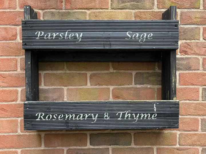 Items for sale
– Shelves for herbs £5