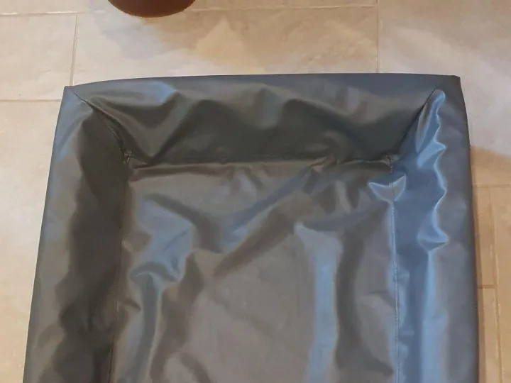 Items for sale
– Dog bed £10