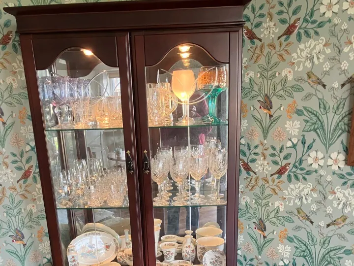 Items free to a good home! &ndash; Display Cabinet n/r