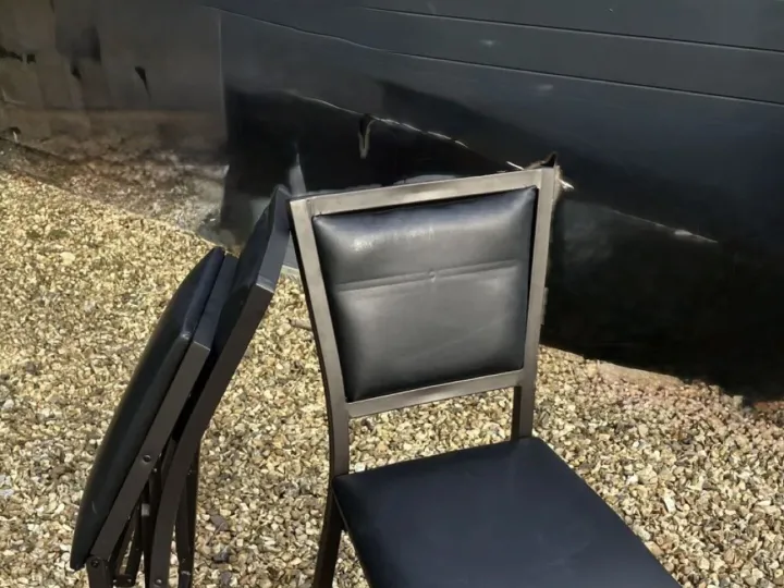 Items for sale
– Chairs n/r