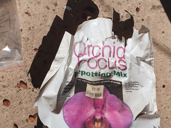 Items free to a good home! &ndash; Orchid potting mix n/r