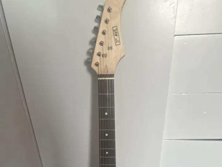 Items for sale &ndash; Electric guitar 200