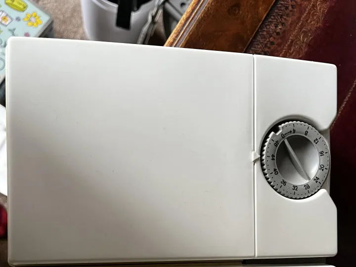 Items free to a good home! &ndash; Catmate pop up feeder n/r