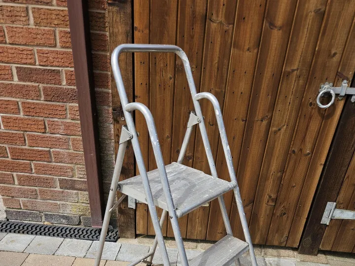 Items for sale &ndash; Aluminium light low steps 2 step +top platform &pound;8.00