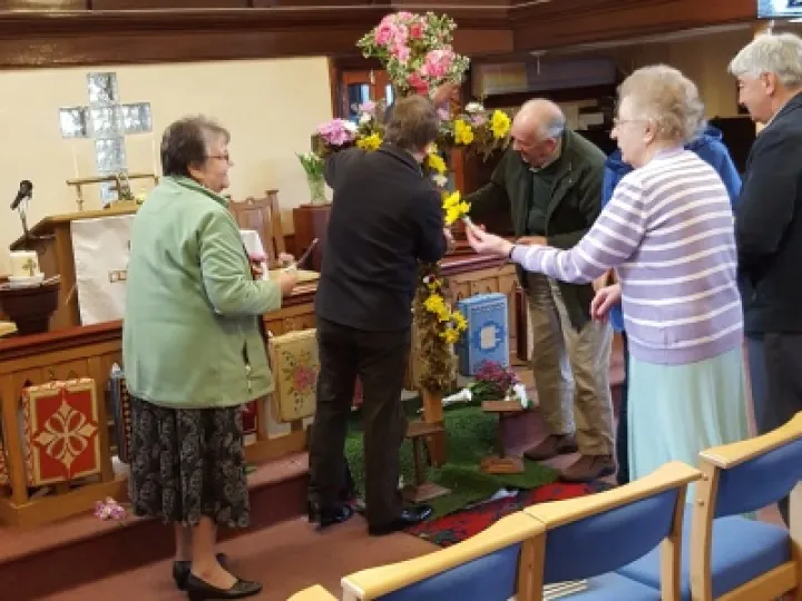 Easter 2016 &ndash; Dressing the Cross