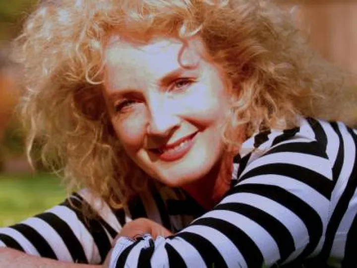 Susannah Fellows 03a