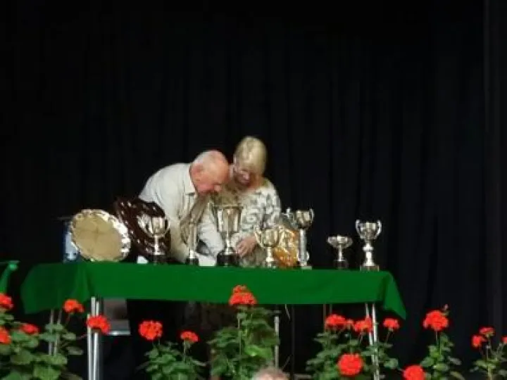 THS 2017 Sue Hardacre Getting Instructions for Awarding the Winners Trophies